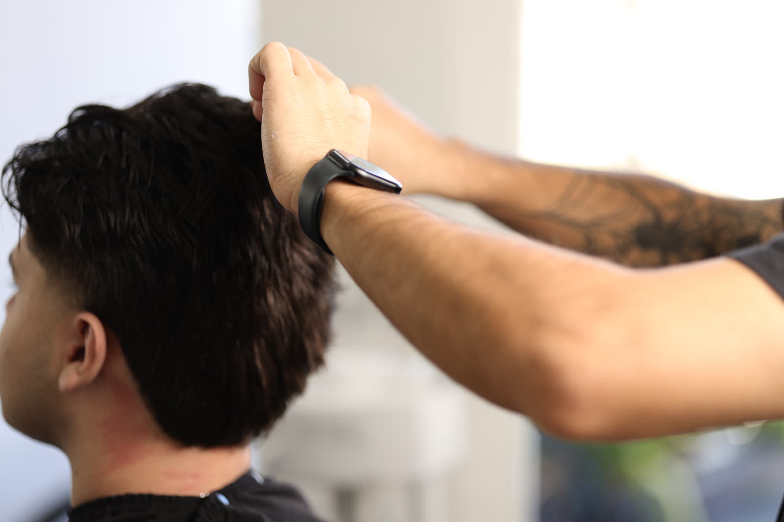 Corte de cabelo na Barbearia Seu Dino